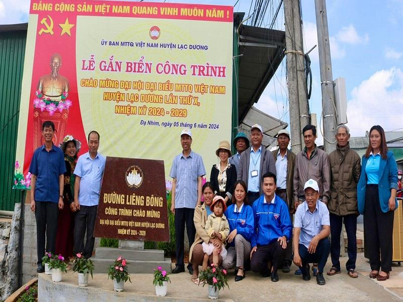 Ủy ban MTTQ Việt Nam huyện Lạc Dương thực hiện công trình đường giao thông nông thôn Liêng Bông chào mừng Đại hội đại biểu lần thứ X, nhiệm kỳ 2024 - 2029