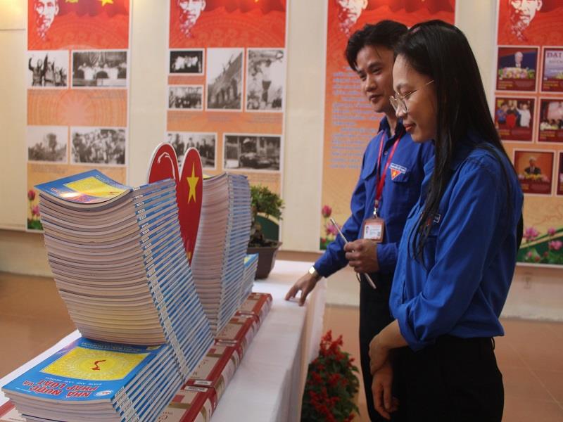 Mô hình xếp sách nghệ thuật