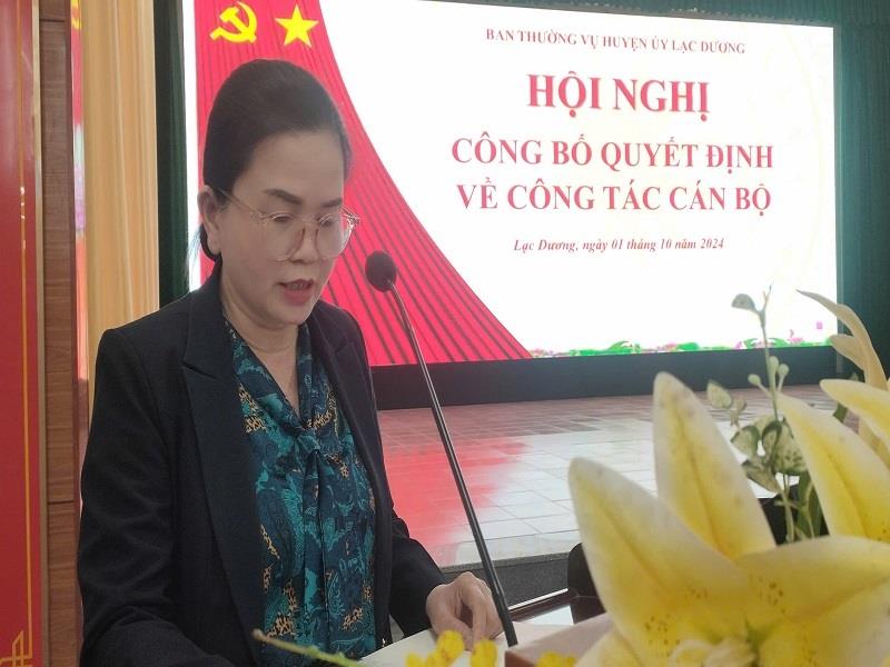 Đồng chí Trần Thị Thuyên đại diện các đồng chí được nhận quyết định điều động, bổ nhiệm phát biểu nhận nhiệm vụ