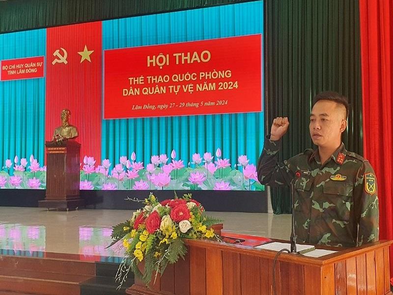 Đại diện Tổ trọng tài tuyên thệ