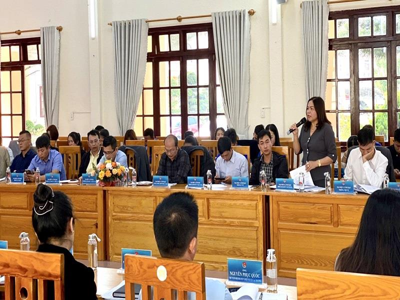 Lãnh đạo các phòng, ban trả lời, giải đáp ý kiến của đoàn viên, thanh niên