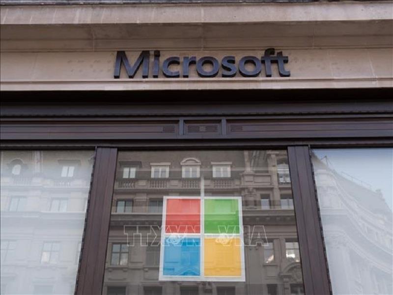 Biểu tượng Microsoft tại một cửa hàng ở London. (Ảnh: THX/TTXVN)