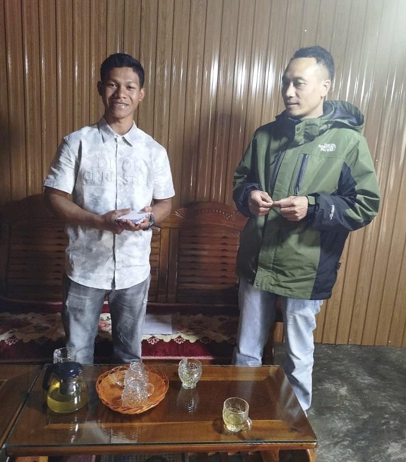 Địa phương thăm, tặng quà động viên tân binh Đa Du Ha Thi Gơ