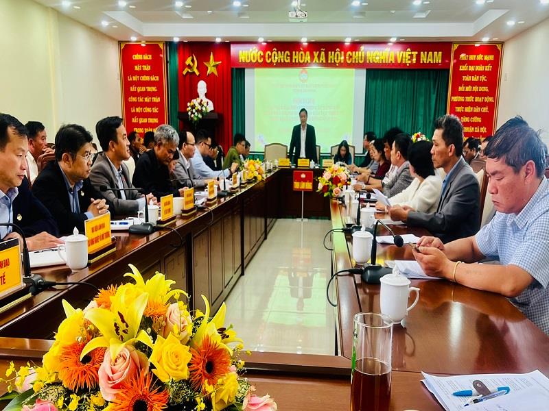 Quang cảnh buổi gặp mặt lắng nghe ý kiến của đồng bào các dân tộc thiểu số