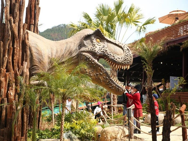 Công viên khủng long tái hiện thế giới tiền sử đầy kỳ bí luôn hấp dẫn đối với các em nhỏ