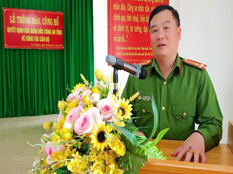 Thượng tá Hà Xuân Tùng - Trưởng Công an huyện phát biểu tại buổi Lễ