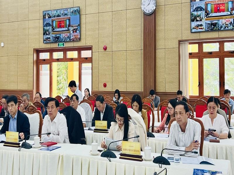 Đại diện lãnh đạo HĐND thành phố Đà Lạt và các Ban HĐND thành phố tham dự tại điểm cầu UBND tỉnh