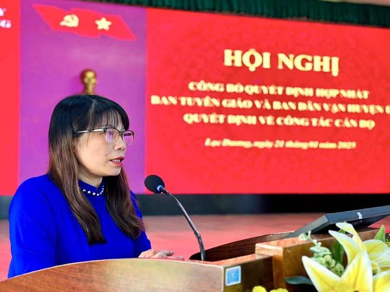 Đồng chí Nguyễn Thị Cẩm Giang - Trưởng Ban Tuyên giáo Huyện ủy phát biểu nhận nhiệm vụ