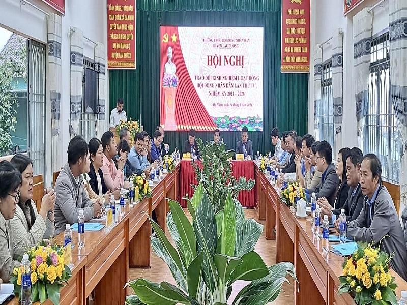 Các đại biểu tham dự hội nghị