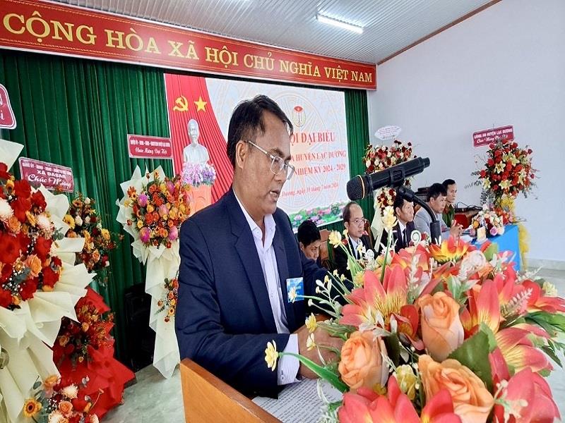 Đồng chí Ya Tiong - Phó Bí thư Thường trực Huyện ủy Lạc Dương phát biểu chỉ đạo Đại hội