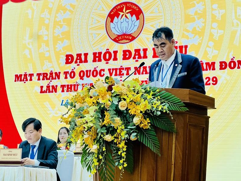 Phó Chủ tịch Ủy ban MTTQ tỉnh Bon Yô Soan báo cáo kiểm điểm của Ủy ban MTTQ khoá VIII