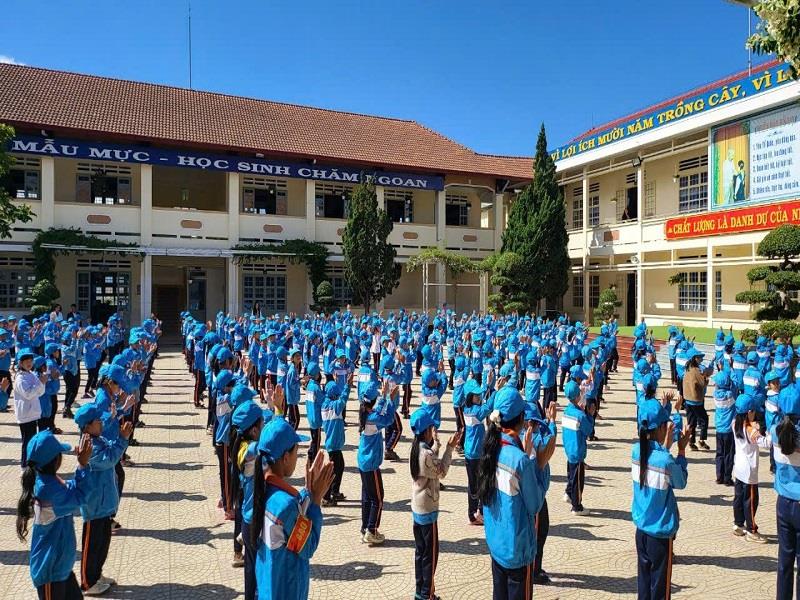 Học sinh xã vùng sâu Đưng K’Nớ được học tập trong môi trường khang trang