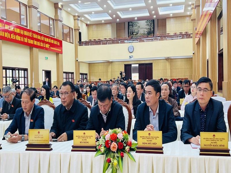 Các đồng chí Ủy viên Ban Thường vụ Tỉnh uỷ, ĐBQH tham dự kỳ họp