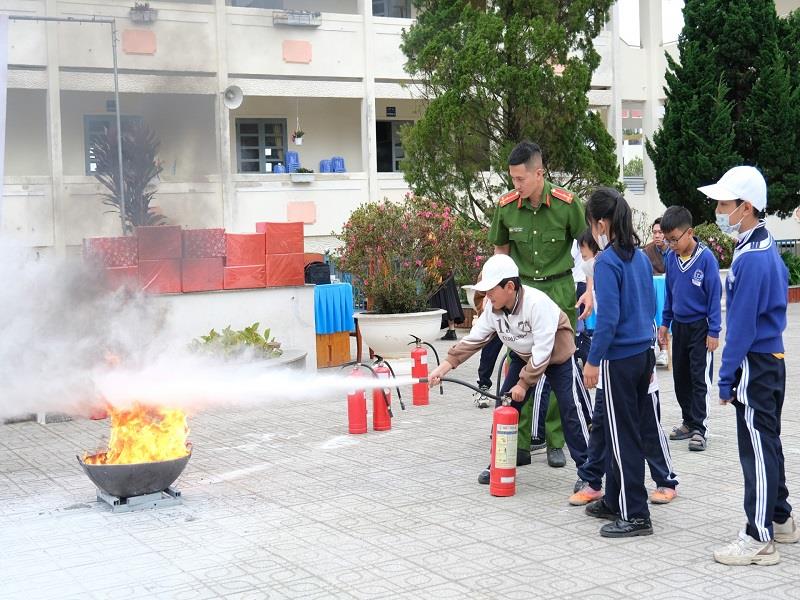 Nâng cao ý thức tự giác, trách nhiệm trong PCCC là tự bảo vệ bản thân khỏi nguy hiểm
