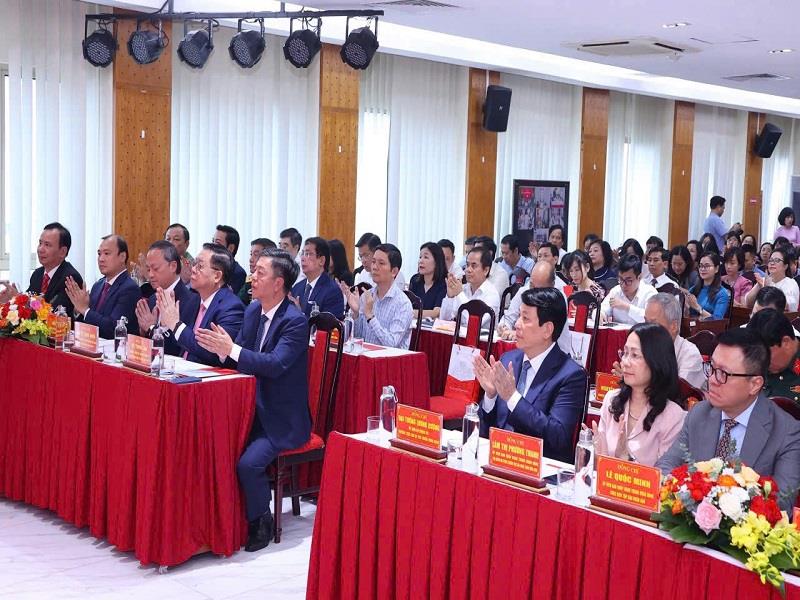 Các đại biểu dự buổi lễ