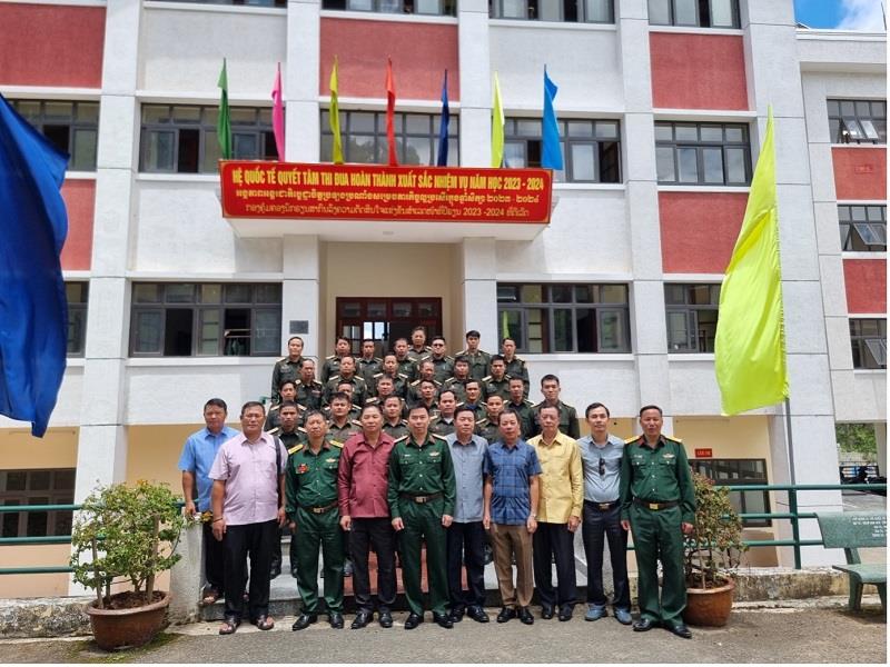Đoàn tham quan của Học viện Quốc phòng Cay Sỏn - Phom Vi Hản Bộ Quốc phòng Cộng hòa Dân chủ Nhân dân Lào đến thăm học viên quân sự Lào đang học tập tại Học viện Lục quân