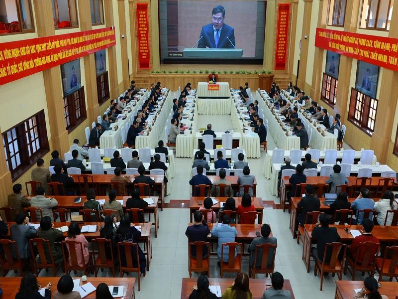 Lãnh đạo Tỉnh uỷ, HĐND tỉnh, UBND tỉnh và các sở, ban ngành, các cán bộ chủ chốt và một số doanh nghiệp hoạt động trong lĩnh vực khoa học dự hội nghị tại Hội trường Tỉnh uỷ