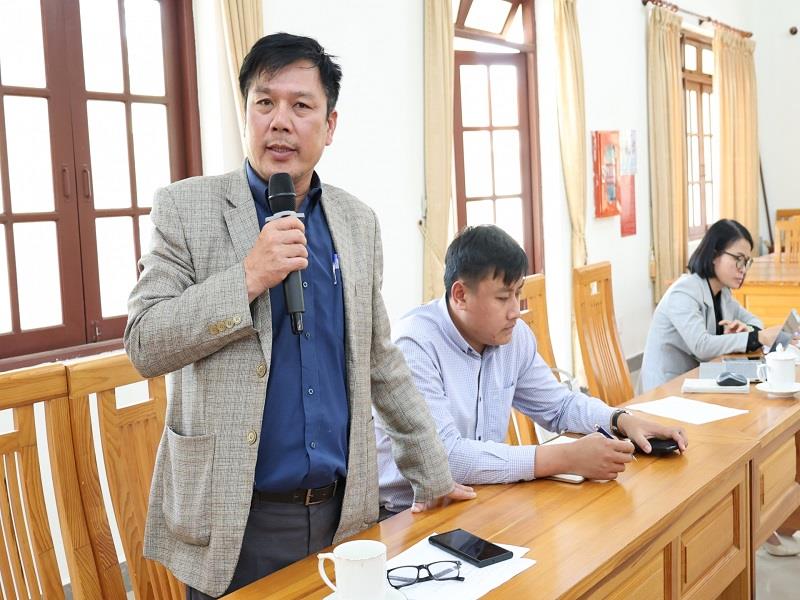 Lãnh đạo các phòng, ban huyện Lạc Dương trao đổi một số khó khăn, vướng mắc