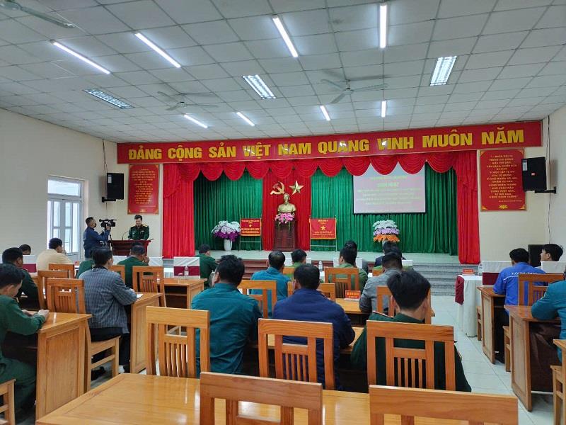 Các cán bộ, chiến sỹ sôi nổi tham gia phần thi tìm hiểu kiến thức pháp luật
