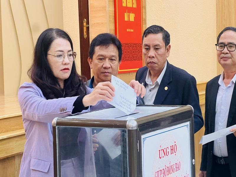 Đại diện lãnh đạo các cơ quan, đơn vị trực tiếp ủng hộ