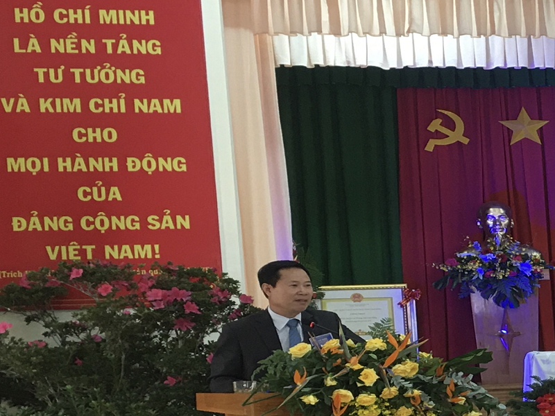 Đồng chí Phạm Triều - TUV, Bí thư Huyện ủy chủ trì, phát biểu tại cuộc họp rút kinh nghiệm sau Đại hội thí điểm bầu trực tiếp Bí thư Đảng ủy xã Lát