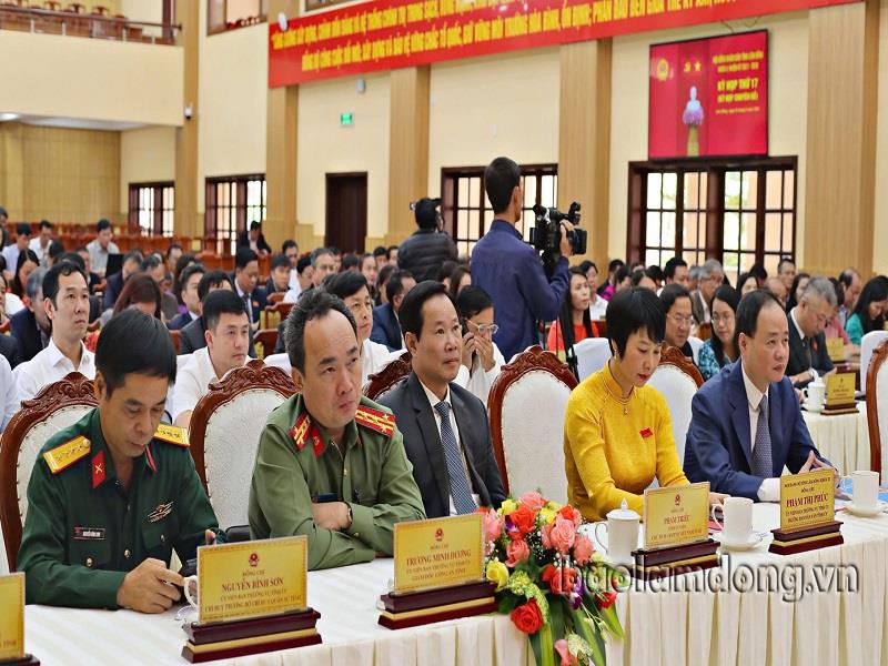 Các đồng chí lãnh đạo tỉnh tham dự kỳ họp