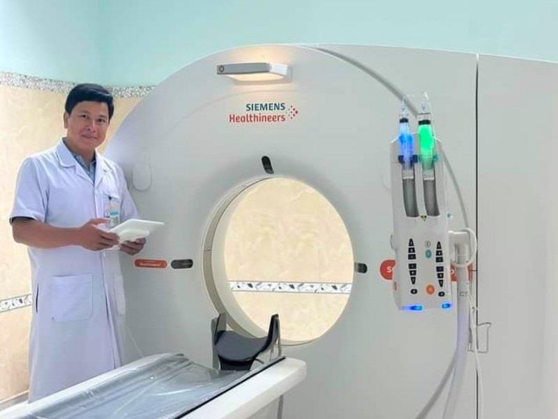 Hệ thống máy CT 128 lát hiện đại vừa được đầu tư tại Bệnh viện II Lâm Đồng chính thức đưa vào vận hành phục vụ khám chữa bệnh, chăm sóc sức khỏe cho Nhân dân