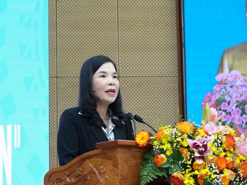 Đồng chí Phạm Thị Tường Vân - Giám đốc Sở Nội vụ đã trình bày Báo cáo tóm tắt Kết quả thực hiện nhiệm vụ quản lý nhà nước về thanh niên năm 2024