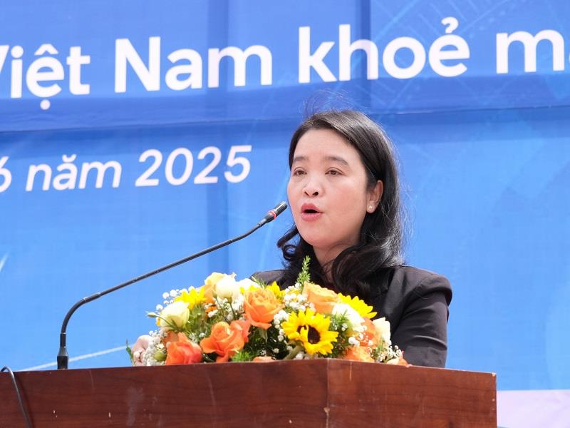 Đồng chí Huỳnh Thị Phương Duyên - Giám đốc Sở Y tế, Chủ tịch Hội Thầy thuốc trẻ tỉnh Lâm Đồng phát biểu tại chương trình
