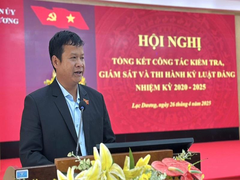 Đại biểu tham luận tại hội nghị