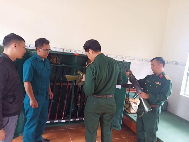 Kiểm tra công tác bảo quản VKTBKT tại Ban CHQS xã Đạ Nhim