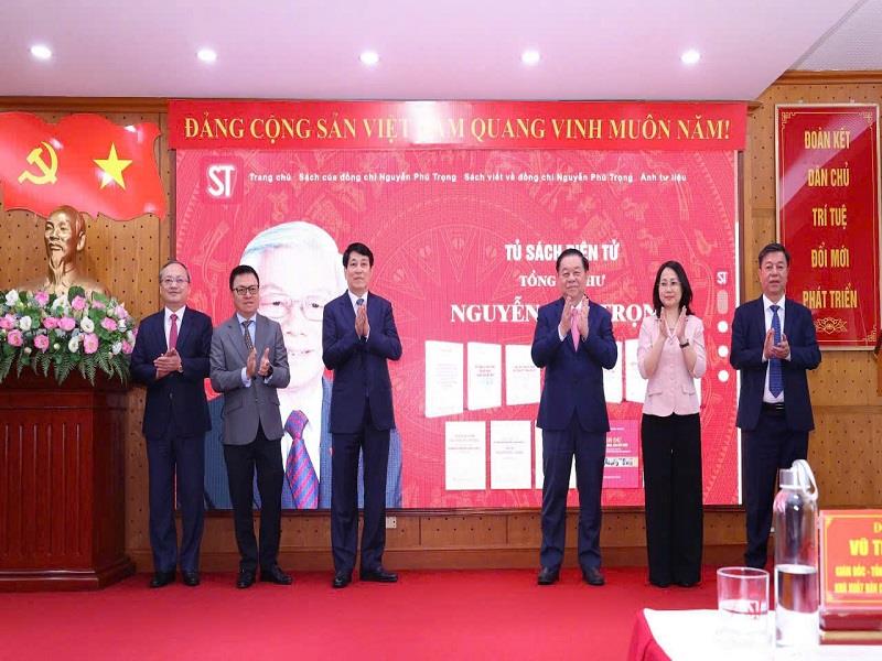 Các đại biểu tại Lễ ra mắt Tủ sách điện tử Tổng Bí thư Nguyễn Phú Trọng