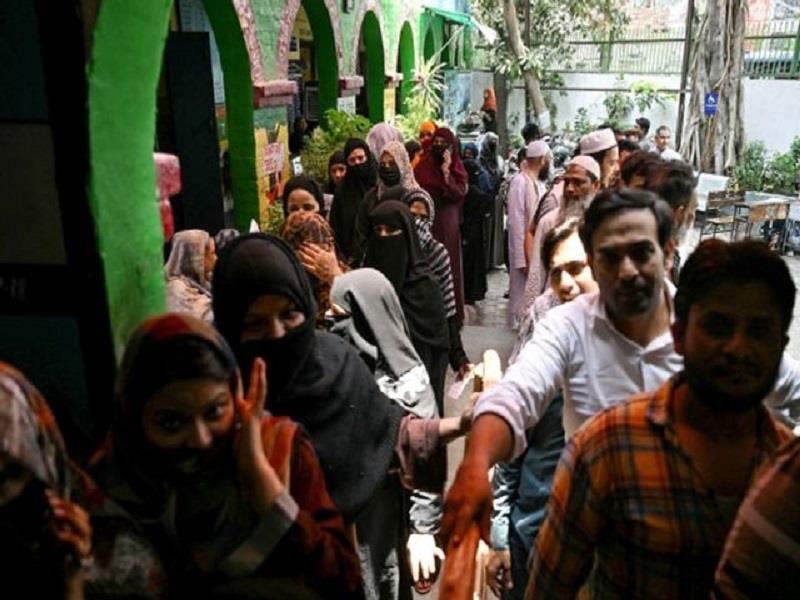 Một điểm bỏ phiếu ở New Delhi ngày 25/5 (Ảnh: AFP)