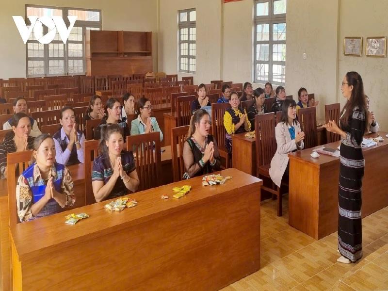 Trang phục thổ cẩm dần trở lại trong đời sống hàng ngày