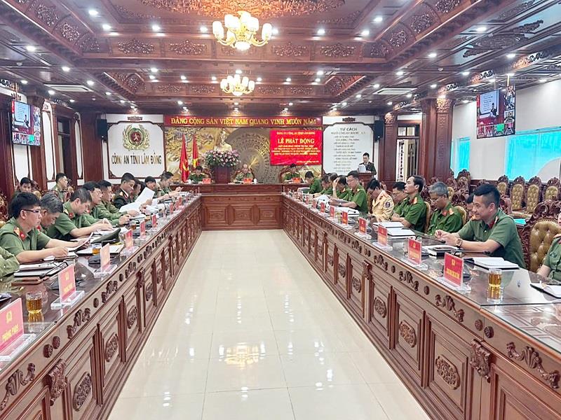 Quang cảnh buổi lễ phát động đợt thi đua đặc biệt