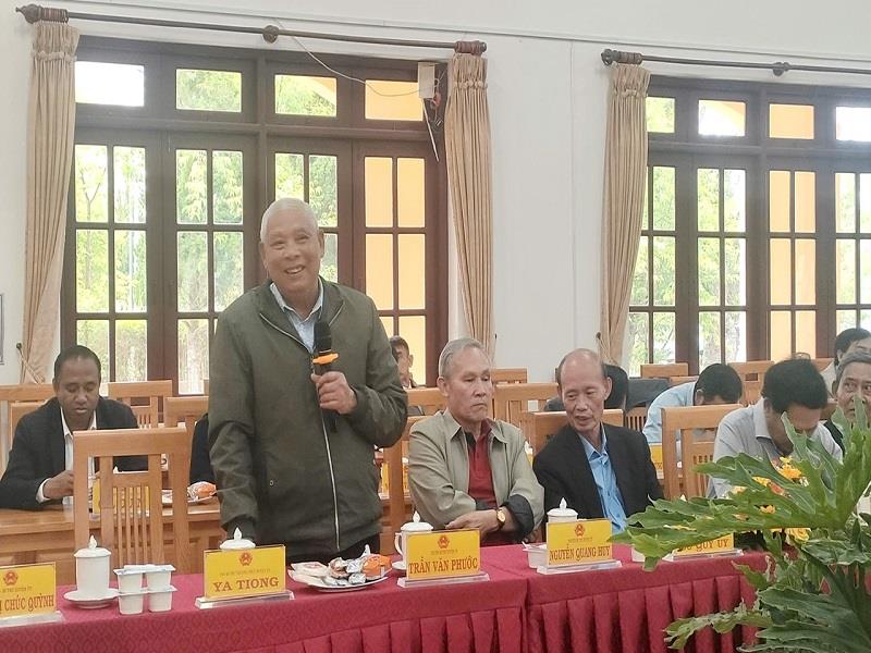 Các đồng chí nguyên lãnh đạo huyện phát biểu tại buổi gặp mặt