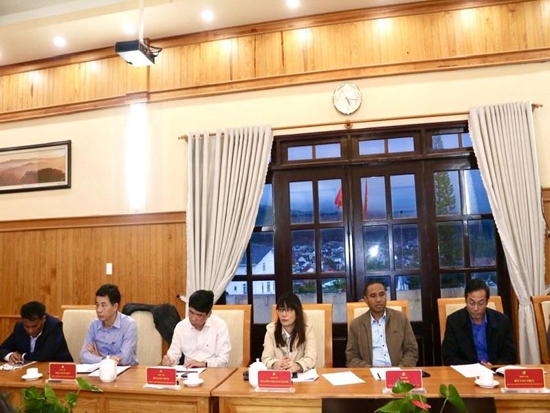 Các đại biểu huyện Lạc Dương tham dự buổi làm việc