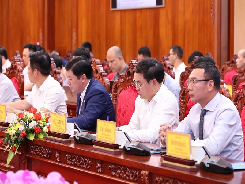 Đại diện các ngân hàng tham dự buổi làm việc