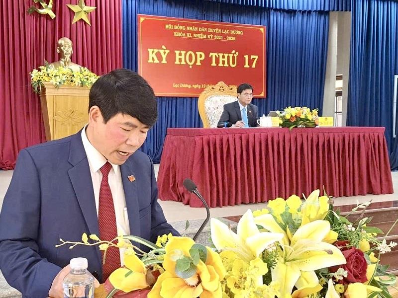 Chủ nhiệm Ủy ban Kiểm tra Huyện ủy Bùi Quốc Huân báo cáo tổng hợp kiến nghị cử tri trước kỳ họp