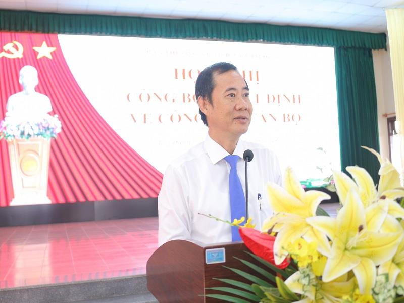 Đồng chí Nguyễn Thái Học – Quyền Bí thư Tỉnh ủy phát biểu giao nhiệm vụ cho đồng chí Tân Bí thư Huyện ủy Lạc Dương