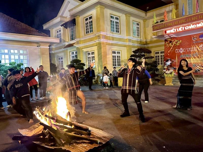 Đêm giao lưu lửa trại, văn nghệ, trò chơi nhằm tạo không khí vui tươi, sôi nổi, tạo sân chơi bổ ích, ý nghĩa cho đoàn viên, thanh niên trong dịp Tết
