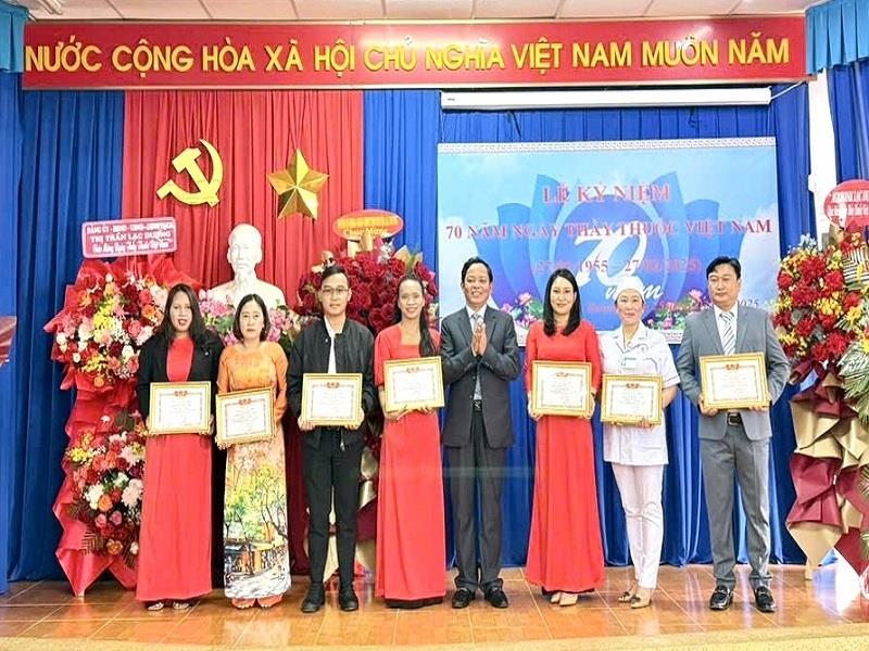 Trao tặng Danh hiệu chiến sĩ thi đua cơ sở