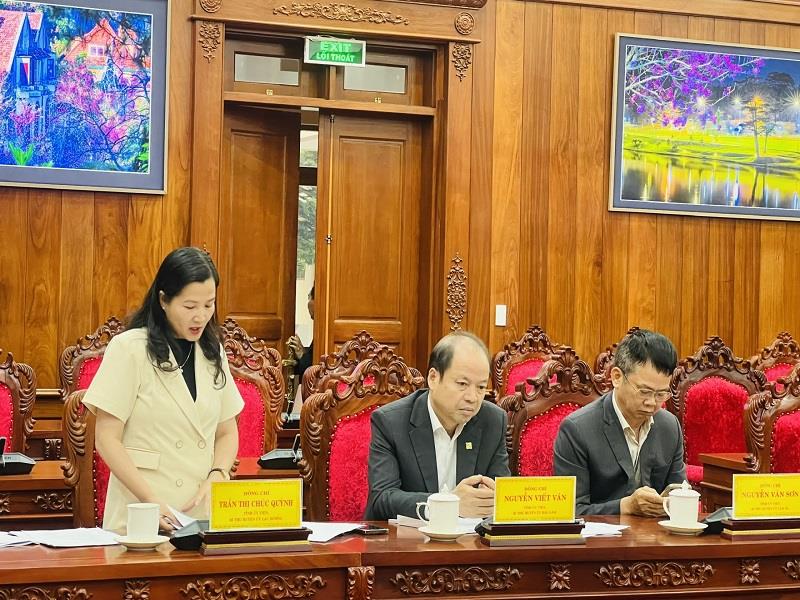 Đồng chí Trần Thị Chúc Quỳnh - Bí thư Huyện uỷ Lạc Dương tham gia góp ý
