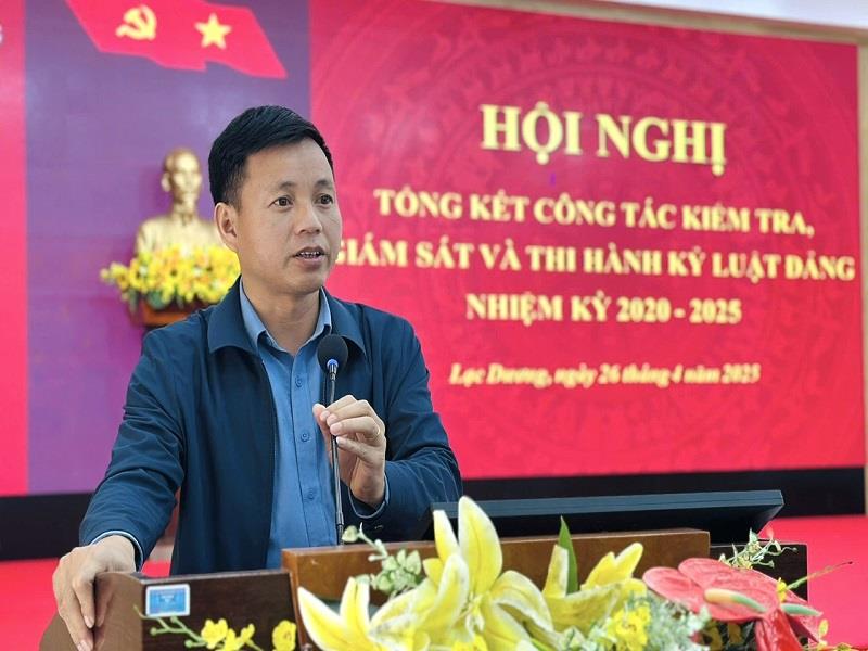 Đồng chí Trần Huy Phong - Uỷ viên Ủy ban Kiểm tra Tỉnh uỷ phát biểu tại hội nghị