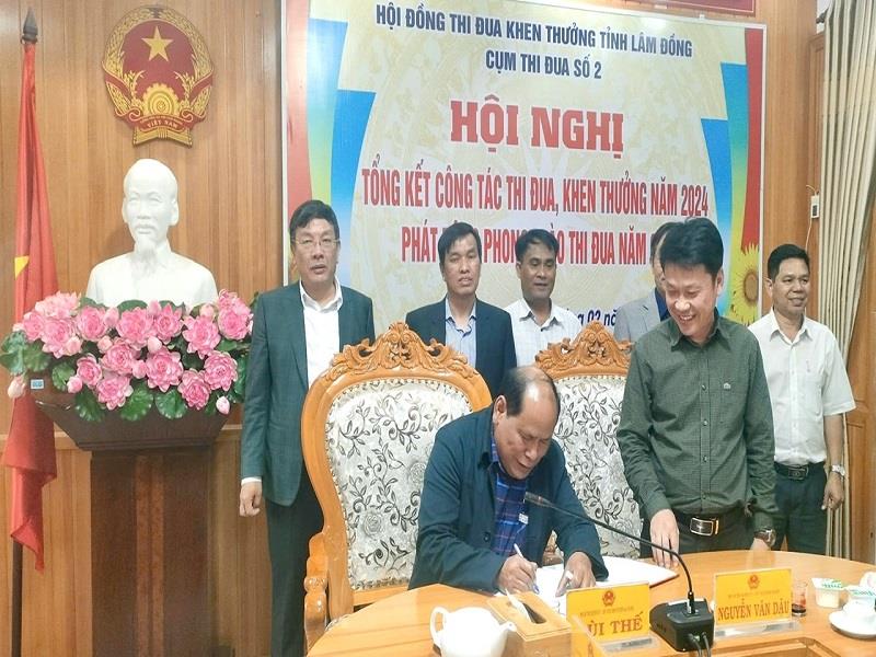 Ký kết giao ước thi đua năm 2025