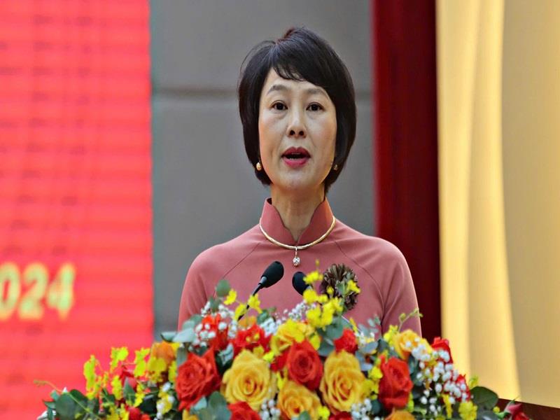 Đồng chí Phạm Thị Phúc - Phó Bí thư Tỉnh uỷ, Chủ tịch HĐND tỉnh phát biểu bế mạc Kỳ họp