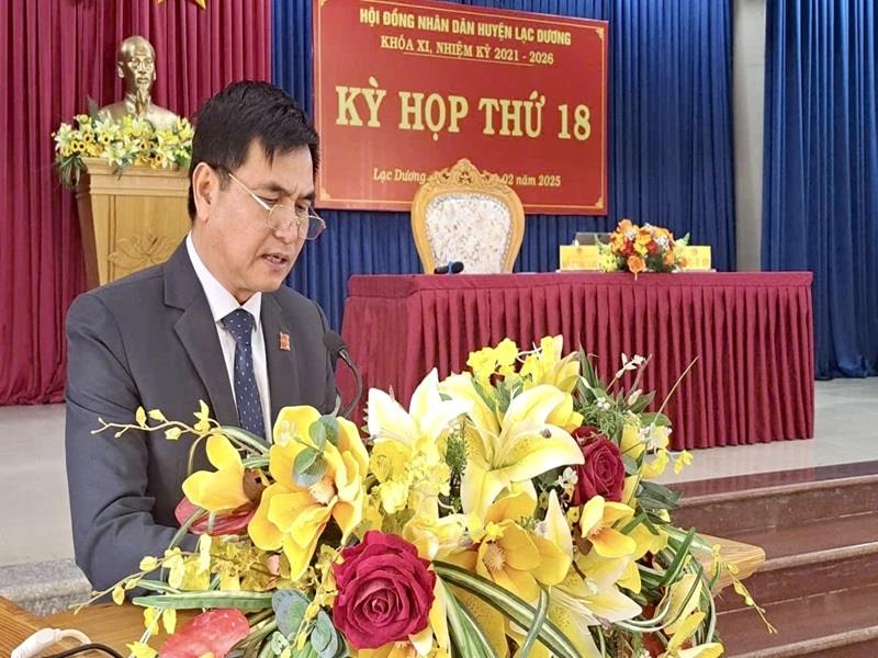 Phó Chủ tịch HĐND huyện Lạc Dương Đỗ Khắc Lợi phát biểu bế mạc kỳ họp