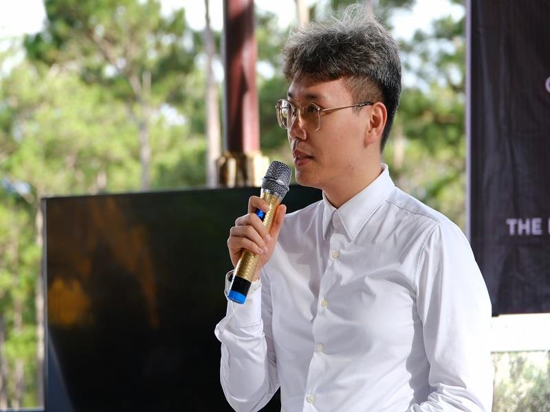 Ông Nguyễn Nam Khánh - Cán bộ phụ trách lĩnh vực Khoa học Tự nhiên và Khu Dự trữ sinh quyển Thế giới, Ban thư ký Ủy ban Quốc gia UNESCO Việt Nam nêu các quan điểm về sự phát triển bền vững tại VQG Bidoup - Núi Bà