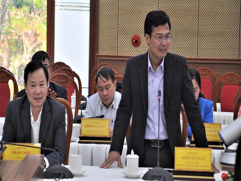 Phó Chủ tịch UBND tỉnh Lâm Đồng Đinh Văn Tuấn phát biểu tại buổi Toạ đàm