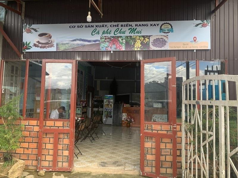 Quán cà phê Chư Mui là nơi chế biến, quảng bá cà phê của anh Ha Hoang.